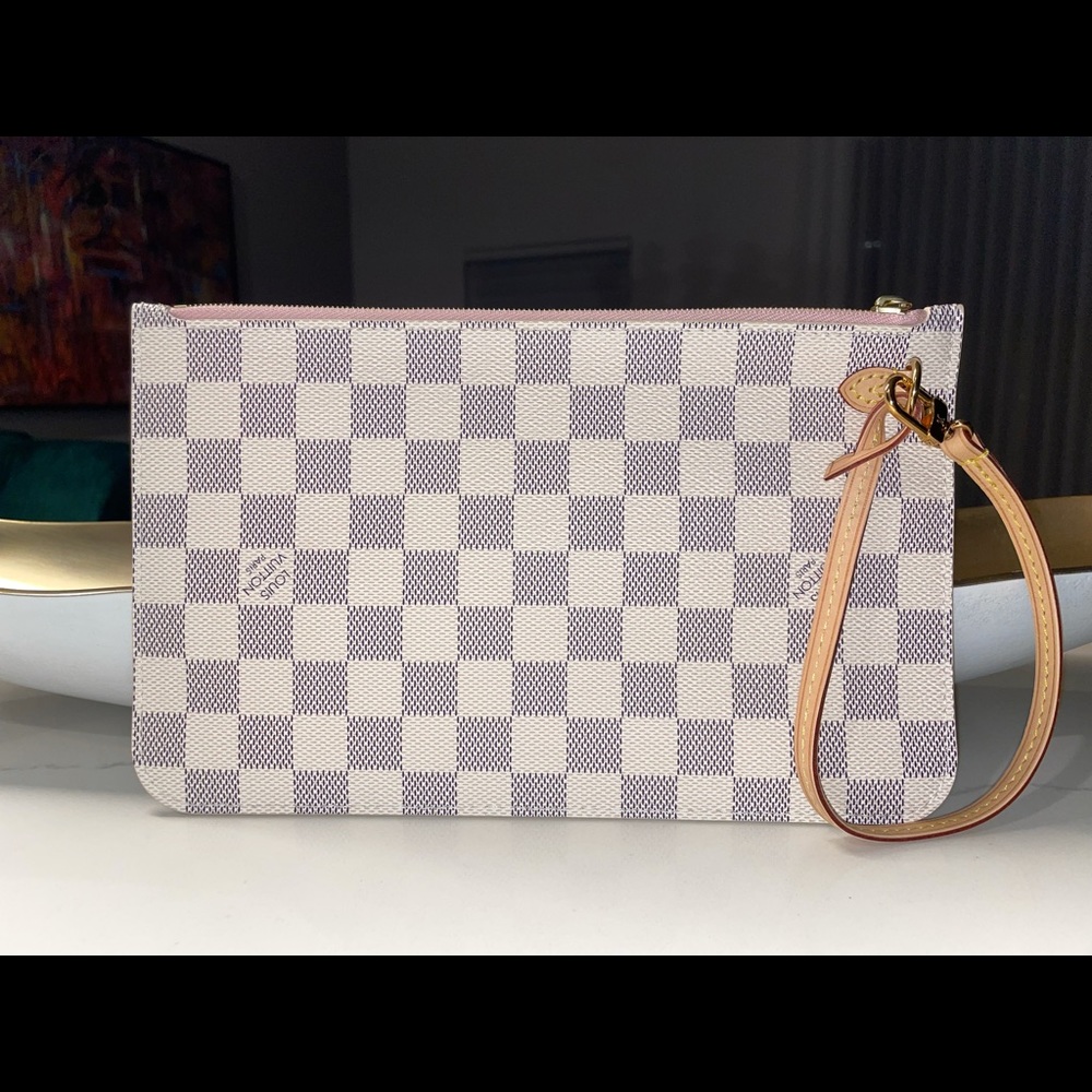 Louis Vuitton Damier Azur baby pink pochette. Never used..  100% authentic.